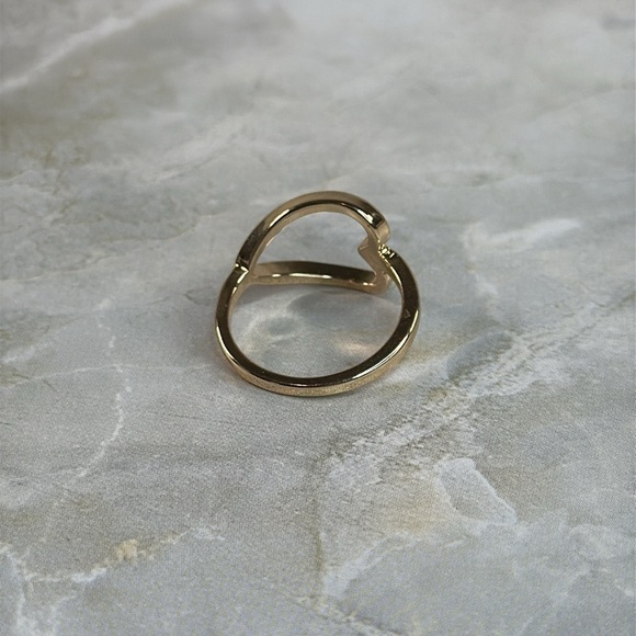 Elegant Gold Heart Ring - Picture 2 of 7